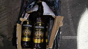 ফেব্রিক্সের বদলে এল ১১ হাজার লিটার বিদেশি মদ