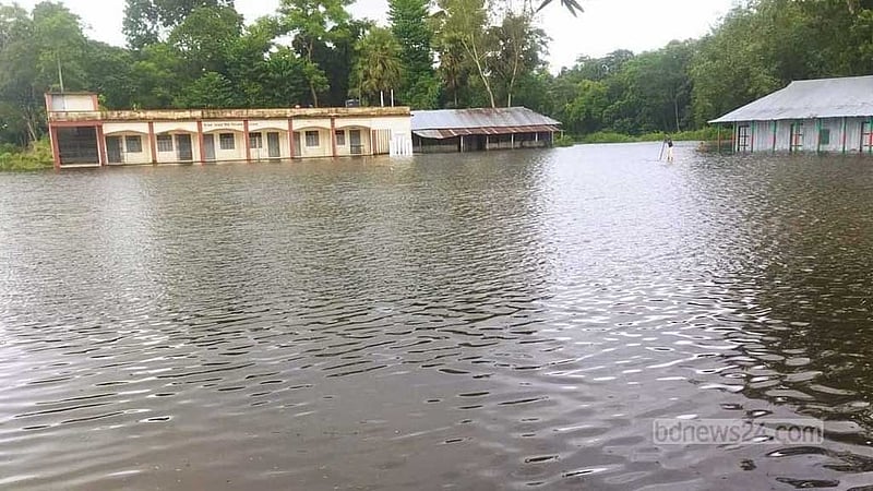 কুমিল্লায় বন্যা: সহস্রাধিক শিক্ষাপ্রতিষ্ঠানের ক্ষতি