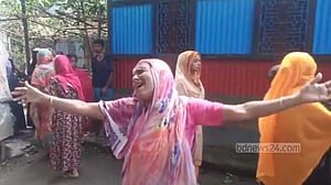 হত্যার পর গলায় ওড়না পেঁচিয়ে ফেলে রাখা হয় মা-ছেলেসহ ৩ জনকে
