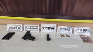 ঢাকার বাড্ডা থানা থেকে লুটের পিস্তলসহ তরুণ গ্রেপ্তার কুমিল্লায়