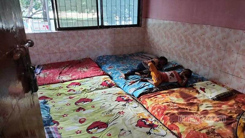 সরকারি শিশু দিবাযত্ন চলছে ‘কেঁদে কেঁদে’