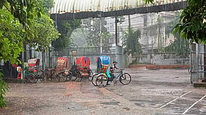 ‘স্বস্তির’ বৃষ্টিতে ভোগান্তিতে নগরবাসী, ঝরবে দিনভর