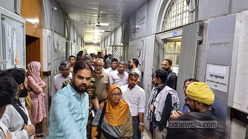 আন্দোলনরত চিকিৎসকদের সঙ্গে বৈঠকে স্বাস্থ্য উপদেষ্টা