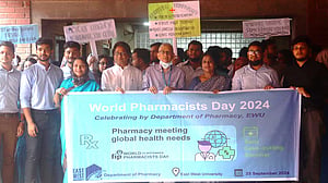 ইস্ট ওয়েস্ট বিশ্ববিদ্যালয়ে বিশ্ব ফার্মাসিস্ট দিবস উদযাপন