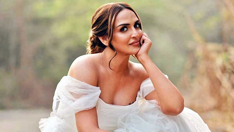ট্রেন থেকে নেমেই হেমাকন্যা যা বললেন