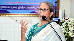 প্রাণীর অ্যান্টিবায়োটিক ব্যবহার নিয়ন্ত্রণ করতে হবে: প্রাণিসম্পদ উপদেষ্টা