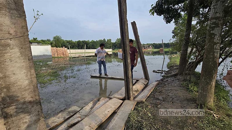 ফরিদপুরে কারখানার সীমানা প্রাচীর ভেঙে ফেলার অভিযোগ