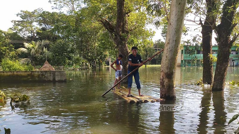 ফেনী: ১৩ দিন ধরে পানির সঙ্গে যুদ্ধ