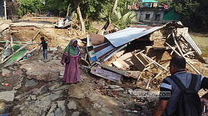 বন্যার্তদের পুনর্বাসনে ইস্ট ওয়েস্টের অনুদান