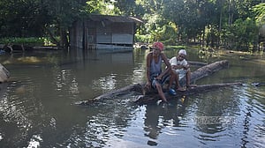 প্রাণে বাঁচার পর এবার কিস্তি শোধের দুশ্চিন্তা