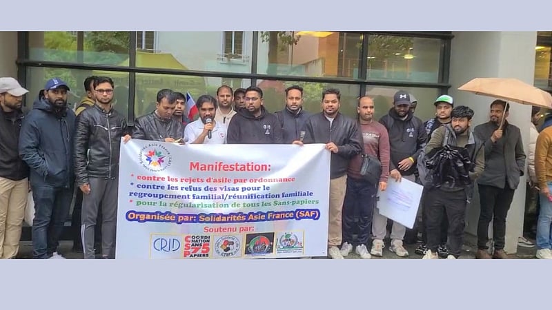 ফ্রান্সে রাজনৈতিক আশ্রয়প্রার্থী বাংলাদেশিদের বিক্ষোভ