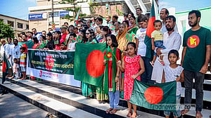 প্রতিবাদে লাখো কণ্ঠে ছড়াল জাতীয় সংগীত