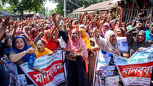 যৌথ বাহিনীর অভিযানে আটক দুজনের মৃত্যু: বিচারের দাবিতে বিক্ষোভ