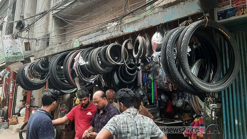 গাজীর কারখানায় আগুন, চড়ছে টায়ারের দর