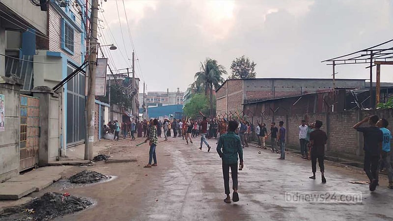 দিনভর শ্রমিক বিক্ষোভে উত্তাল গাজীপুর, ১১ কারখানায় ছুটি