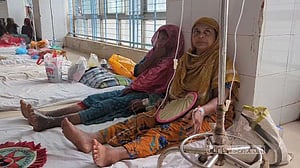 গাজীপুরে গ্যাস ট্যাংকারের লিকেজ থেকে আগুন, ৩ নারী দগ্ধ