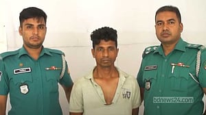 ছেলেকে বেড়াতে নিয়ে গলাটিপে হত্যা করেন বাবা: পুলিশ