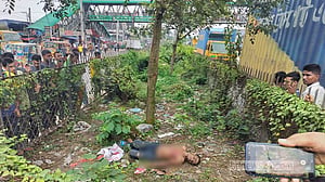 ‘বোতল টোকানোর কথা বলে বের হয় ভাই, পরে সড়ক বিভাজকে মেলে লাশ’