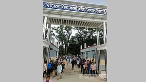 গাজীপুরে বিভিন্ন দাবিতে শ্রমিক বিক্ষোভ