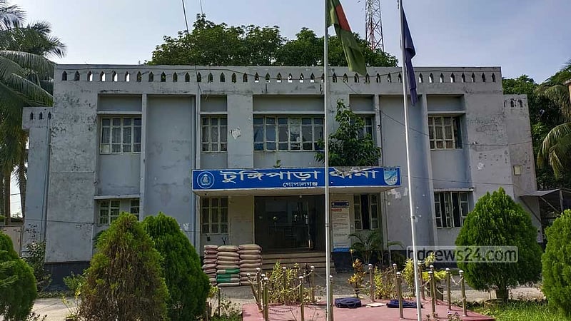টুঙ্গিপাড়ায় শিশুকে ধর্ষণের চেষ্টার অভিযোগ, চড় থাপ্পড়ে ‘মিমাংসা’