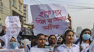 সপ্তাহের ৭ দিনই শিক্ষার্থীদের জন্য অর্ধেক বাসভাড়া