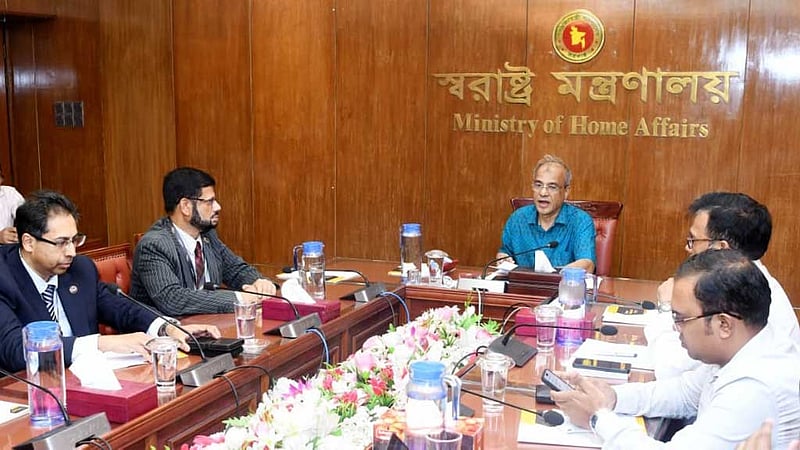 বিদেশি পর্যটকদের জন্য ভিসা সহজ করার আশ্বাস স্বরাষ্ট্র উপদেষ্টার