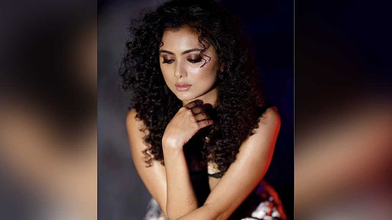 ‘অর্থসংকট কাটিয়ে’ ইধিকার পরের সিনেমা হবে না?