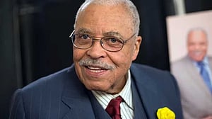 অভিনেতা জেমস আর্ল জোন্স মারা গেছেন