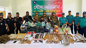 জেনিভা ক্যাম্প থেকে ‘পিচ্চি রাজা’সহ গ্রেপ্তার ৩৫
