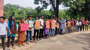 শামীম হত্যার বিচারসহ ৪ দফা দাবিতে জাবিতে বিক্ষোভ