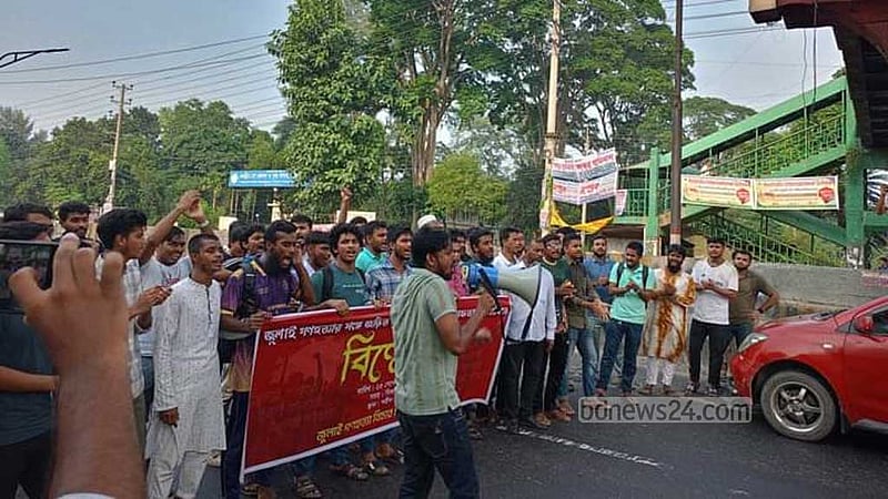 ‘জুলাই গণহত্যা’র বিচার দাবিতে ঢাকা-আরিচা মহাসড়ক অবরোধ