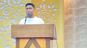 বিশ্ববিদ্যালয় ভর্তি পরীক্ষায় আবেদন ফি কমানোর দাবি হাসনাতের