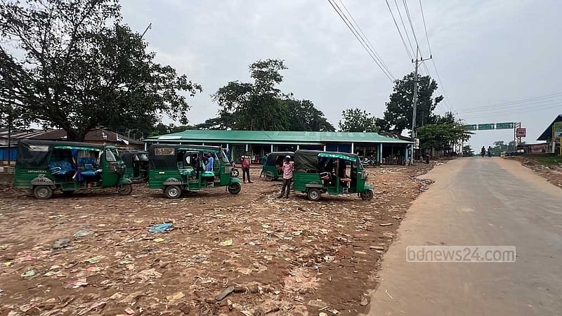 অবরোধের তৃতীয় দিনে খাগড়াছড়িতে যানবাহন বন্ধ