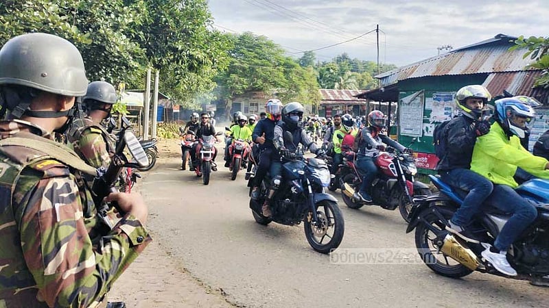 ফিরেছেন সাজেকে আটকে পড়া পর্যটকরা