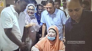 উড়োজাহাজে ভ্রমণের মত এখনও সুস্থ নন খালেদা: ডা. জাহিদ