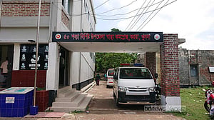 ‘প্রতিপক্ষের কর্মসূচিতে অংশ নেওয়ায়’ ব্যবসায়ীর পা ভাঙলেন ‘বিএনপির নেতাকর্মীরা’
