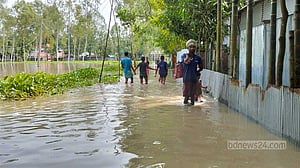 লালমনিরহাটে তিস্তার পানি বিপৎসীমা ছাড়িয়ে নিম্নাঞ্চল প্লাবিত