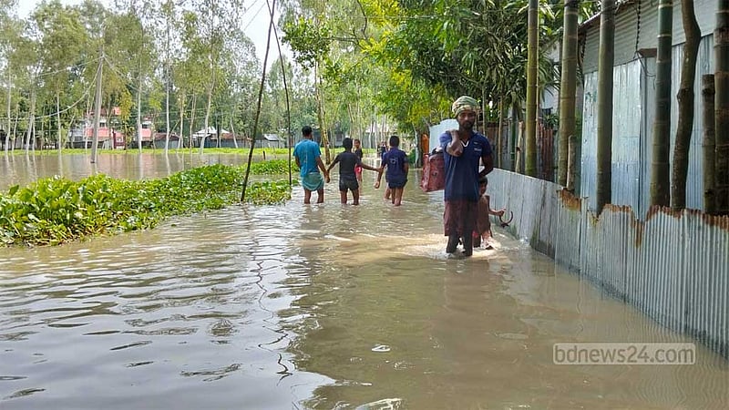 লালমনিরহাটে তিস্তার পানি বিপৎসীমা ছাড়িয়ে নিম্নাঞ্চল প্লাবিত