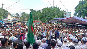 মাজার ভাঙচুরের প্রতিবাদে মানিকগঞ্জে বিক্ষোভ