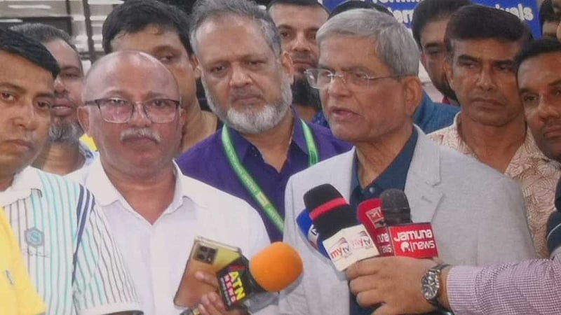 সস্ত্রীক ঢাকায় ফিরেছেন মির্জা ফখরুল