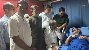 মান্নাকে দেখতে হাসপাতালে মির্জা ফখরুল