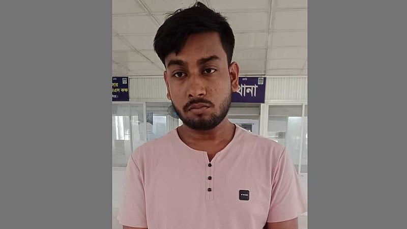 হোটেলের অতিথির গোসলের ছবি ধারণ করে ‘ব্ল্যাকমেইলিং’, কর্মী গ্রেপ্তার