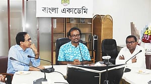 বাংলা একাডেমির নতুন মহাপরিচালকের দায়িত্বগ্রহণ