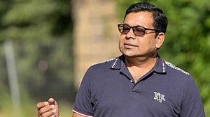 বন্যার্তদের সংগ্রাম নিয়ে মনির খানের গান