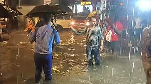 ভারি বৃষ্টিতে স্থবির মুম্বাই, অন্তত ৪ মৃত্যু