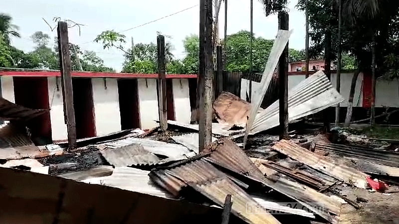 নারায়ণগঞ্জে দেওয়ানবাগ মাজারে হামলা-লুটপাট, অগ্নিসংযোগ