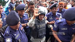 নরসিংদীতে সাবেক শিল্পমন্ত্রীর রিমান্ড নামঞ্জুর, পাঠানো হল কারাগারে