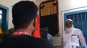 নাটোরে ইউপি চেয়ারম্যানকে কার্যালয় থেকে বের করে দিলেন ‘বিএনপির নেতাকর্মীরা’