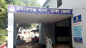 নবাবগঞ্জের ইউপি চেয়ারম্যান শিরিন বিমানবন্দরে আটক