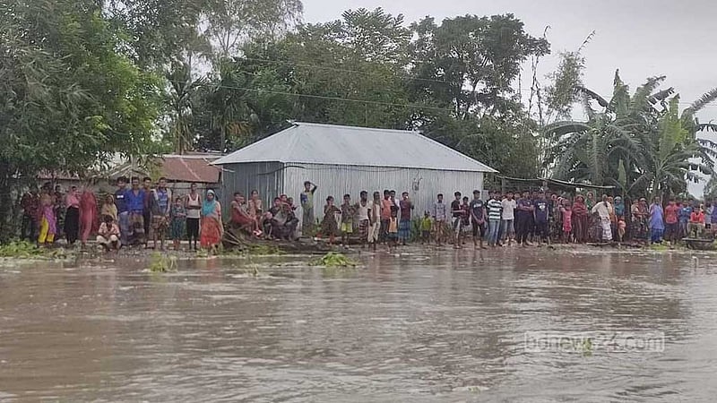 নীলফামারীতে তিস্তার পানি বিপৎসীমা ছুঁই ছুঁই, নিম্নাঞ্চল প্লাবিত